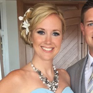 Meet your Posher, Caitlin